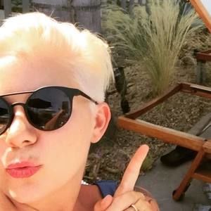 Meet your Posher, Em